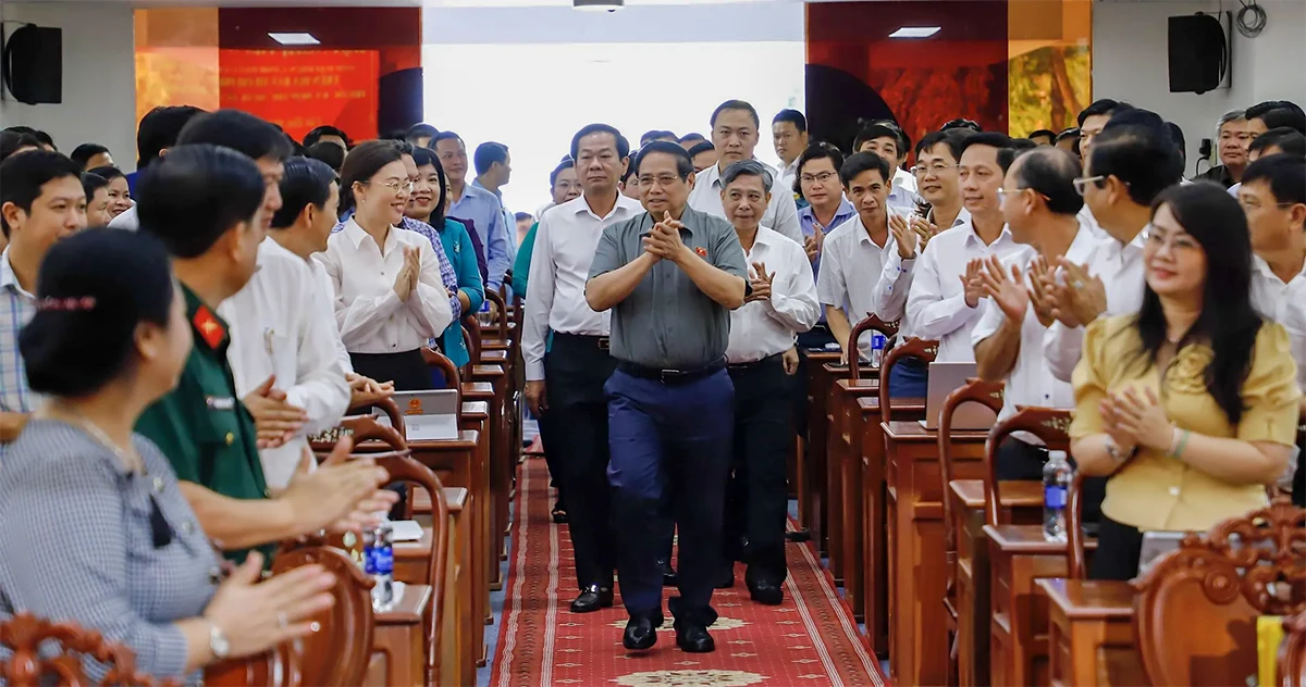 Thủ tướng Chính phủ Phạm Minh Chính tiếp xúc cử tri là đại diện lãnh đạo các xã, phường trên địa bàn TP Cần Thơ