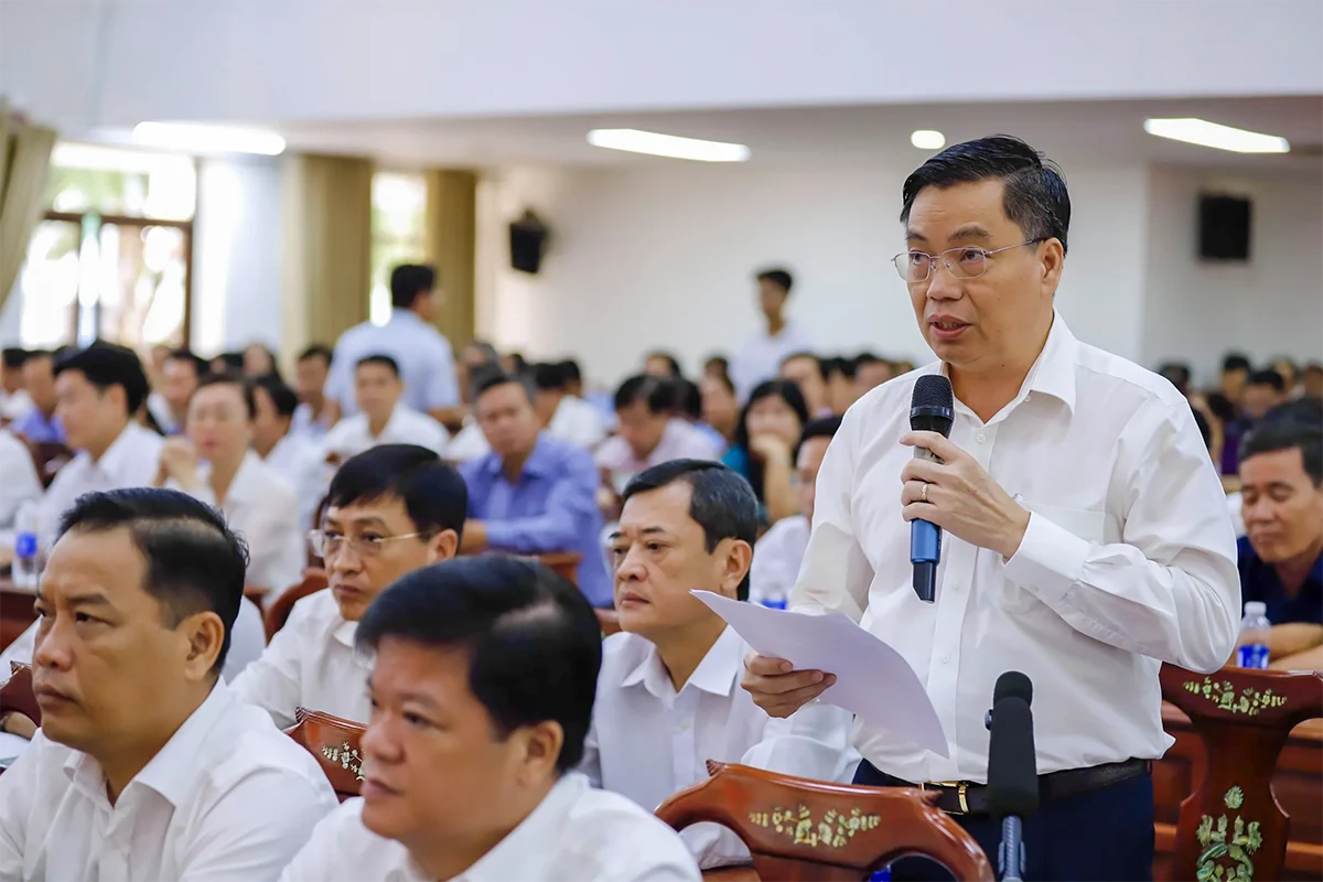 Thủ tướng Chính phủ Phạm Minh Chính tiếp xúc cử tri là đại diện lãnh đạo các xã, phường trên địa bàn TP Cần Thơ