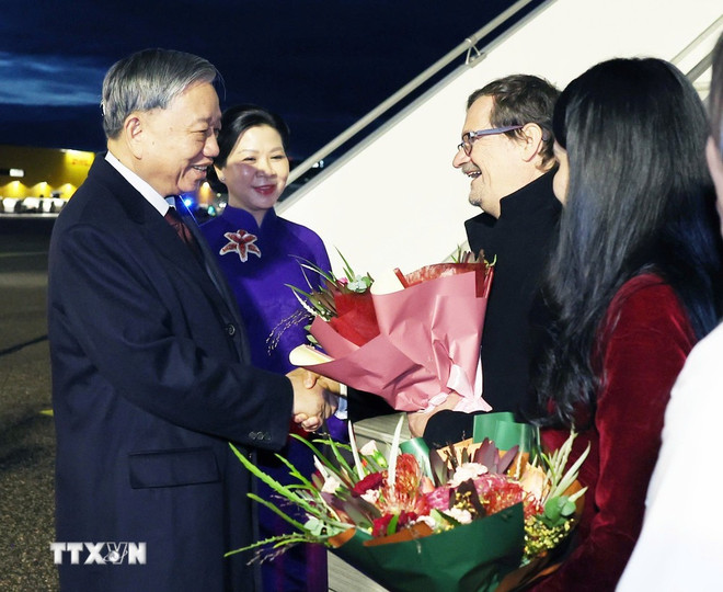 Party General Secretary begins official visit to Finland