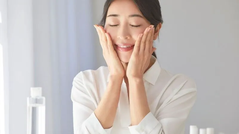 Chia sẻ kinh nghiệm dùng kem dưỡng trắng da mặt cho da dầu không nhờn rít