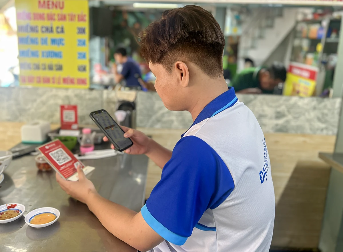 Đẩy mạnh chuyển đổi số ngân hàng và thanh toán không dùng tiền mặt