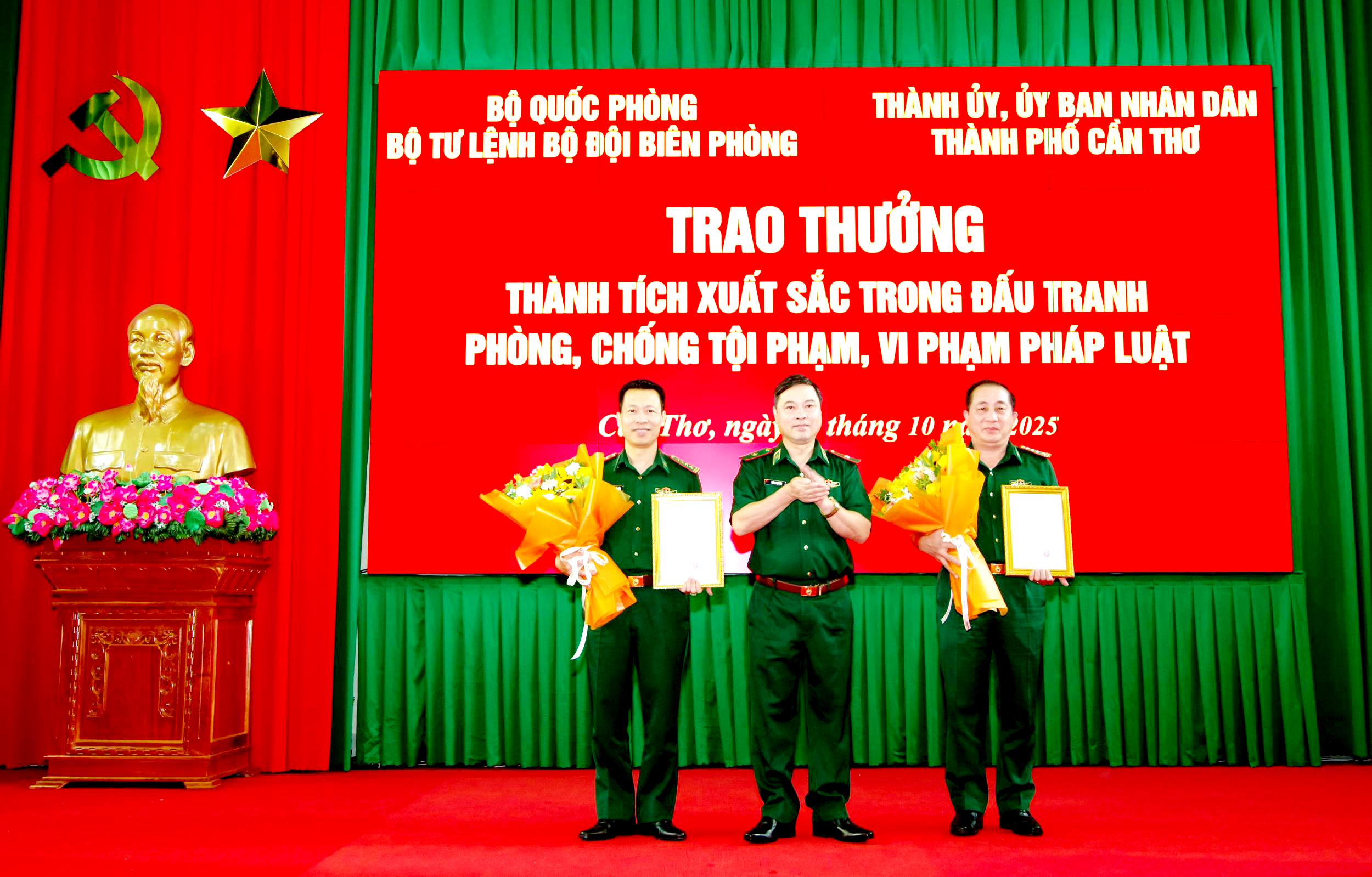 ស្ងើចសរសើរនិងជូនរង្វាន់ដល់កម្មាភិបាល យុទ្ធជនមានស្នាដៃឆ្នើមក្នុងការប្រយុទ្ធប្រឆាំងឧក្រិដ្ឋកម្ម  ប្រព្រឹត្តល្មើស
