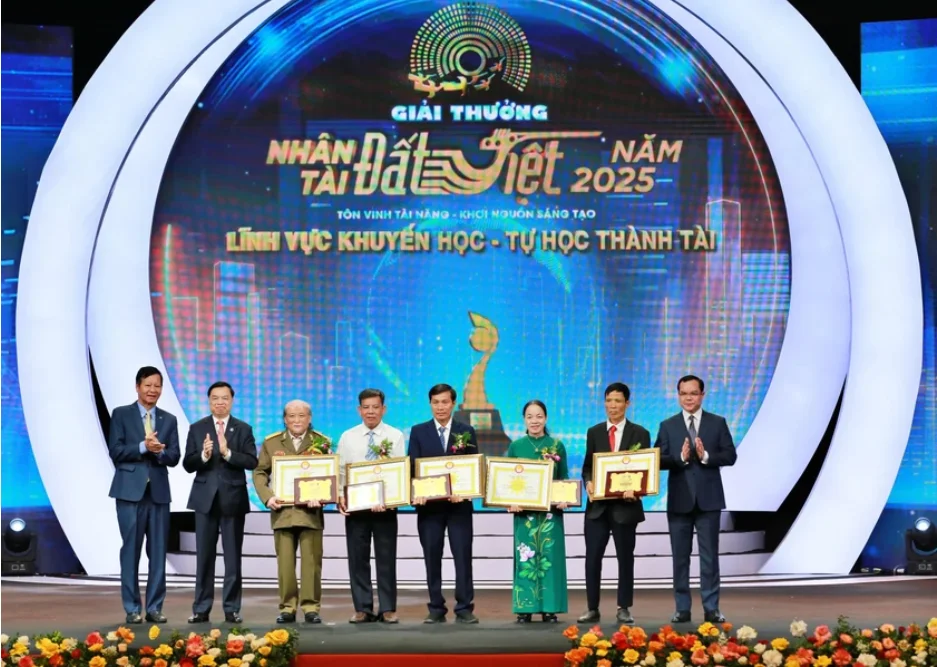 Lễ trao Giải thưởng Nhân tài Đất Việt 2025: Tôn vinh công nghệ kiến tạo