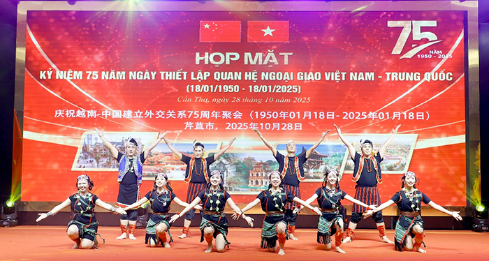 Họp mặt kỷ niệm 75 năm thiết lập quan hệ ngoại giao Việt Nam - Trung Quốc