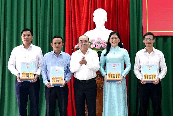 Công bố các quyết định về công tác cán bộ tại Cơ quan Ủy ban MTTQVN TP Cần Thơ