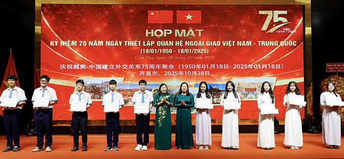Họp mặt kỷ niệm 75 năm thiết lập quan hệ ngoại giao Việt Nam - Trung Quốc