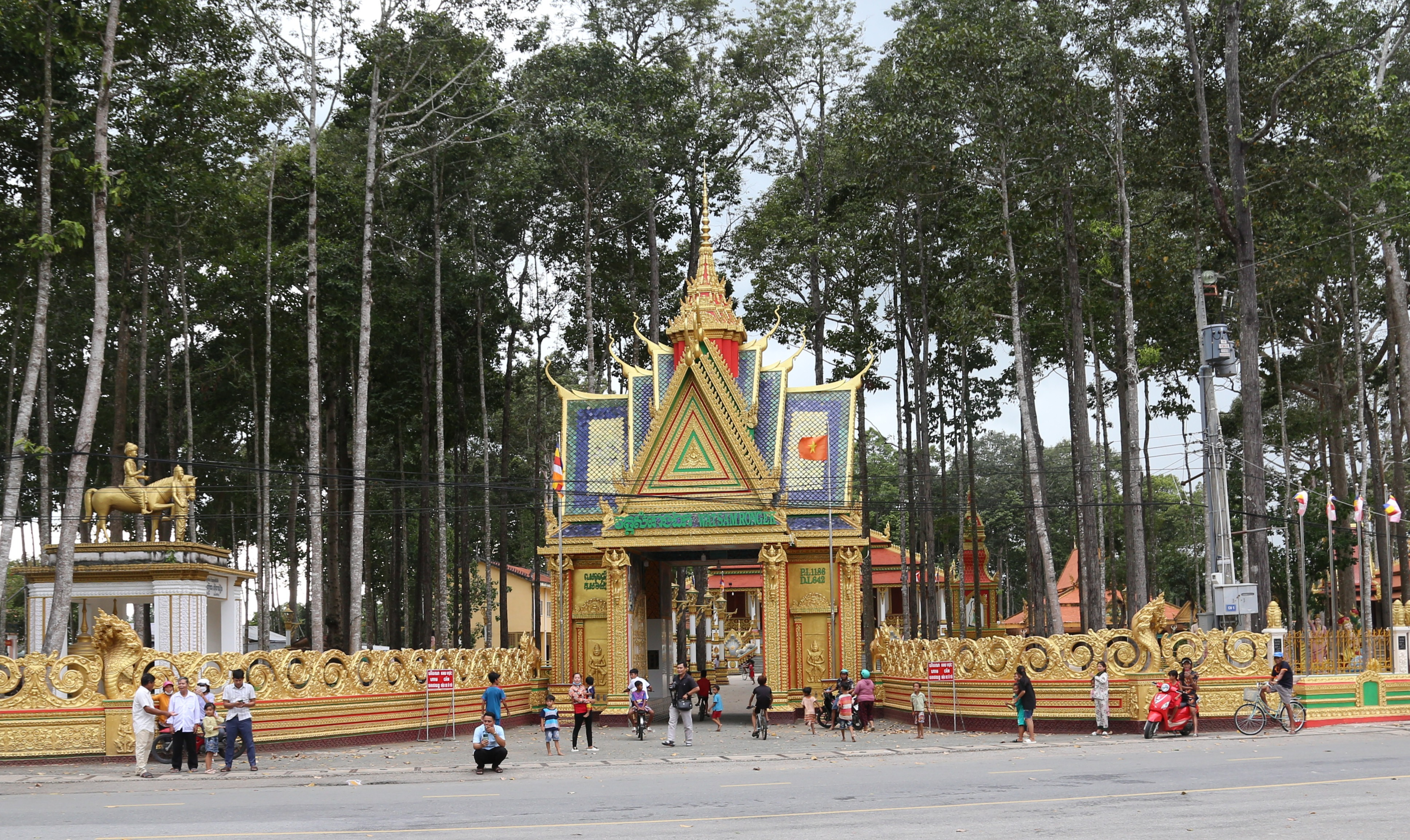 Dòng chảy niềm tin hòa quyện đạo và đời