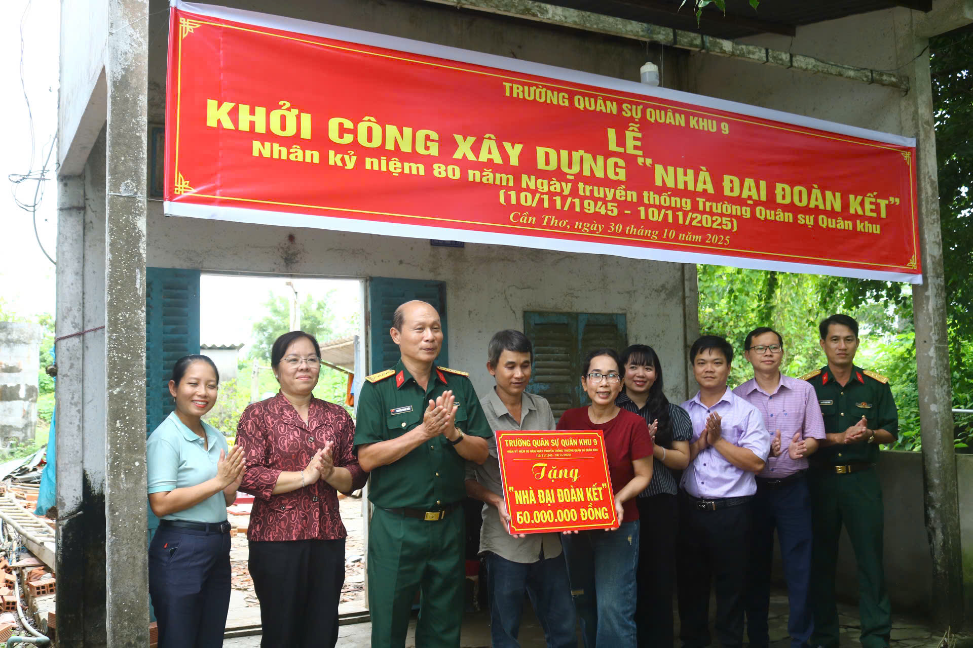 Trường Quân sự Quân khu 9 tổ chức chương trình khám bệnh, cấp thuốc miễn phí