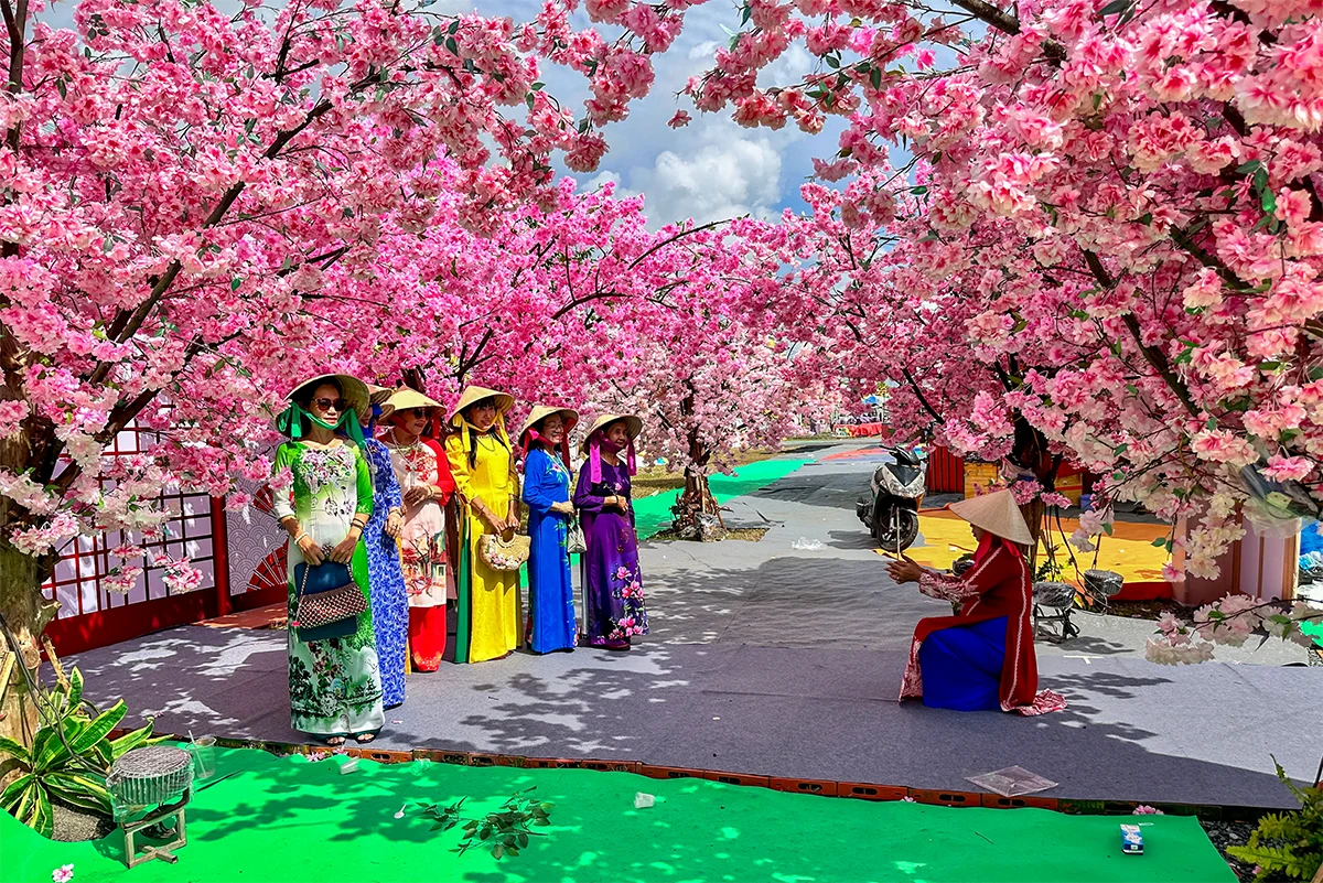 Sắc màu hội tụ tại Hội chợ Xúc tiến Thương mại sản phẩm OCOP TP Cần Thơ và đặc sản vùng miền năm 2025