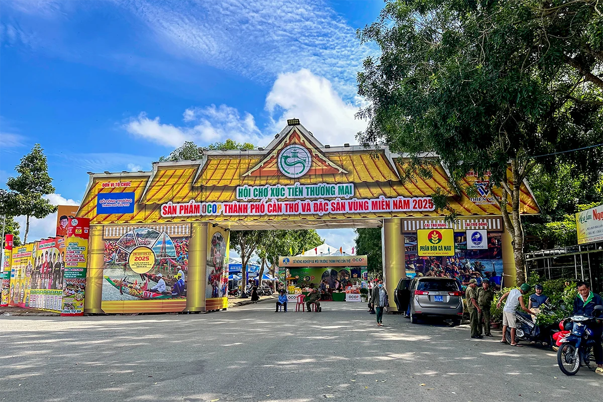 Sắc màu hội tụ tại Hội chợ Xúc tiến Thương mại sản phẩm OCOP TP Cần Thơ và đặc sản vùng miền năm 2025
