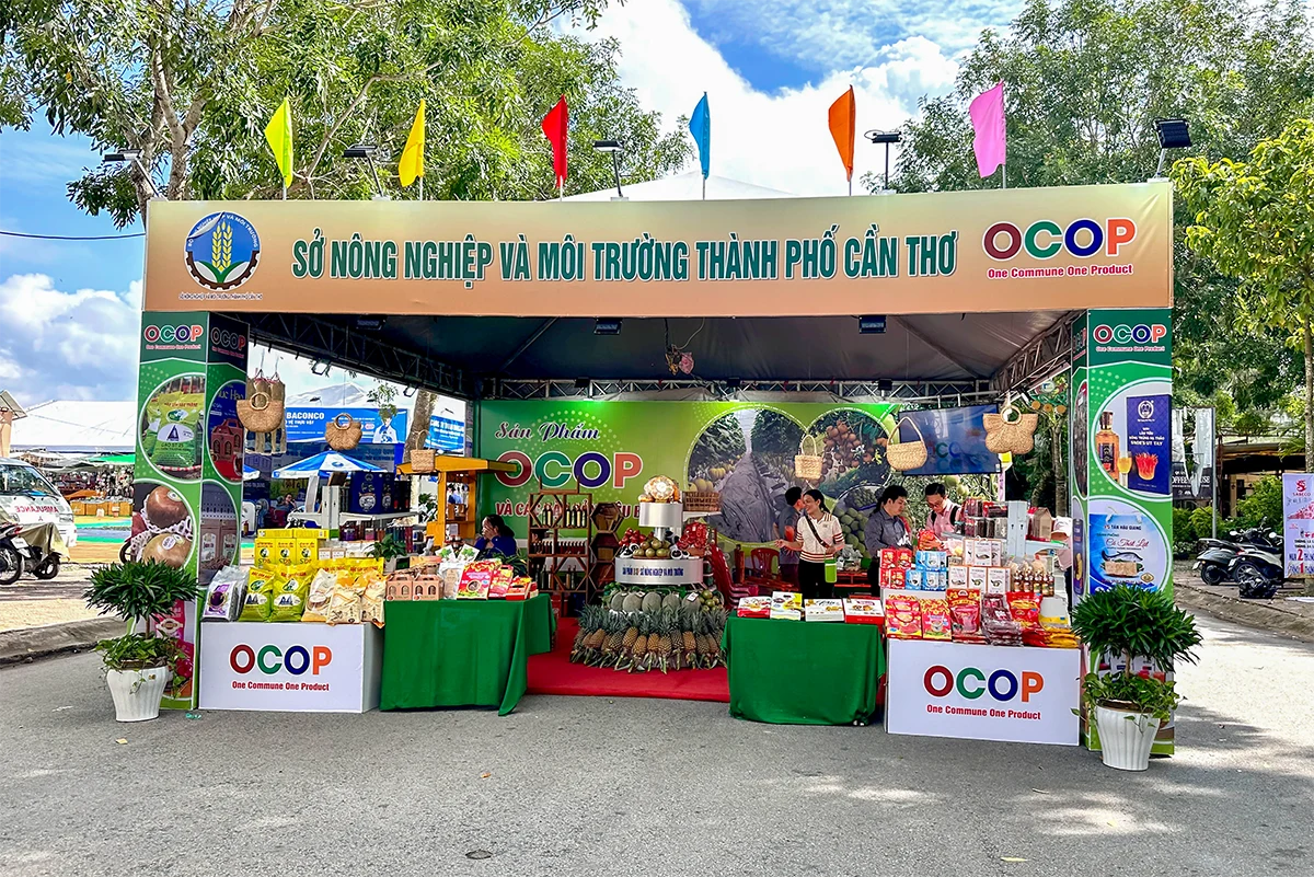 Sắc màu hội tụ tại Hội chợ Xúc tiến Thương mại sản phẩm OCOP TP Cần Thơ và đặc sản vùng miền năm 2025