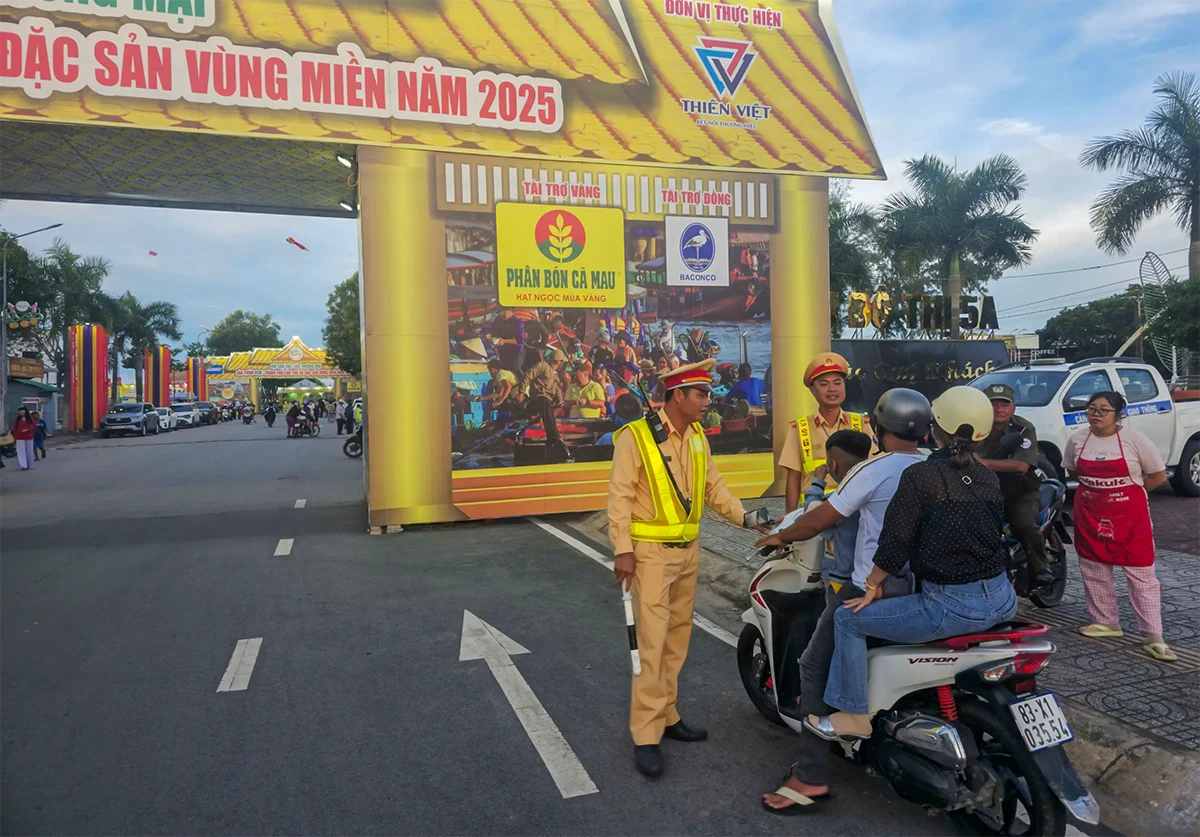 Đảm bảo an toàn giao thông phục vụ Lễ hội Óoc Om Bóc - Đua ghe Ngo TP Cần Thơ năm 2025