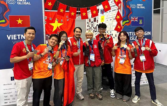 Đội tuyển Việt Nam giành Huy chương Bạc tại FIRST Global Challenge 2025