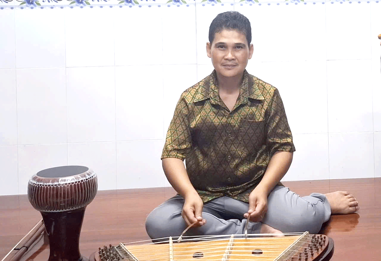 សិល្បករស្នេហាសិល្បៈខ្មែរ