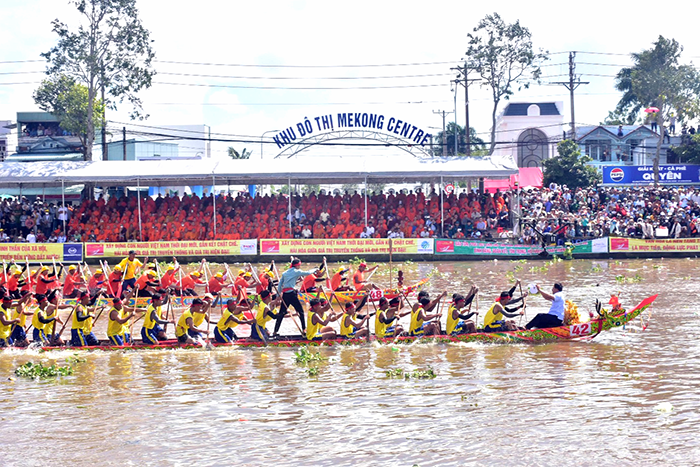 61 đội ghe Ngo tranh tài tại Giải đua ghe Ngo Lễ hội Oóc Om Bóc - Đua ghe Ngo TP Cần Thơ 2025