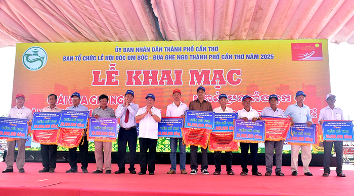 61 đội ghe Ngo tranh tài tại Giải đua ghe Ngo Lễ hội Oóc Om Bóc - Đua ghe Ngo TP Cần Thơ 2025