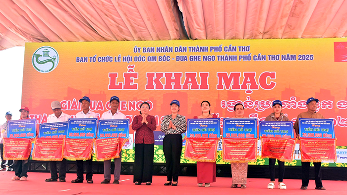 61 đội ghe Ngo tranh tài tại Giải đua ghe Ngo Lễ hội Oóc Om Bóc - Đua ghe Ngo TP Cần Thơ 2025