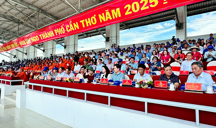 61 đội ghe Ngo tranh tài tại Giải đua ghe Ngo Lễ hội Oóc Om Bóc - Đua ghe Ngo TP Cần Thơ 2025