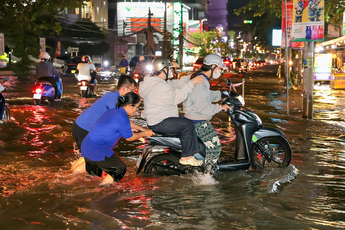 Tăng cường giải pháp an toàn cho người dân khi triều cường dâng cao