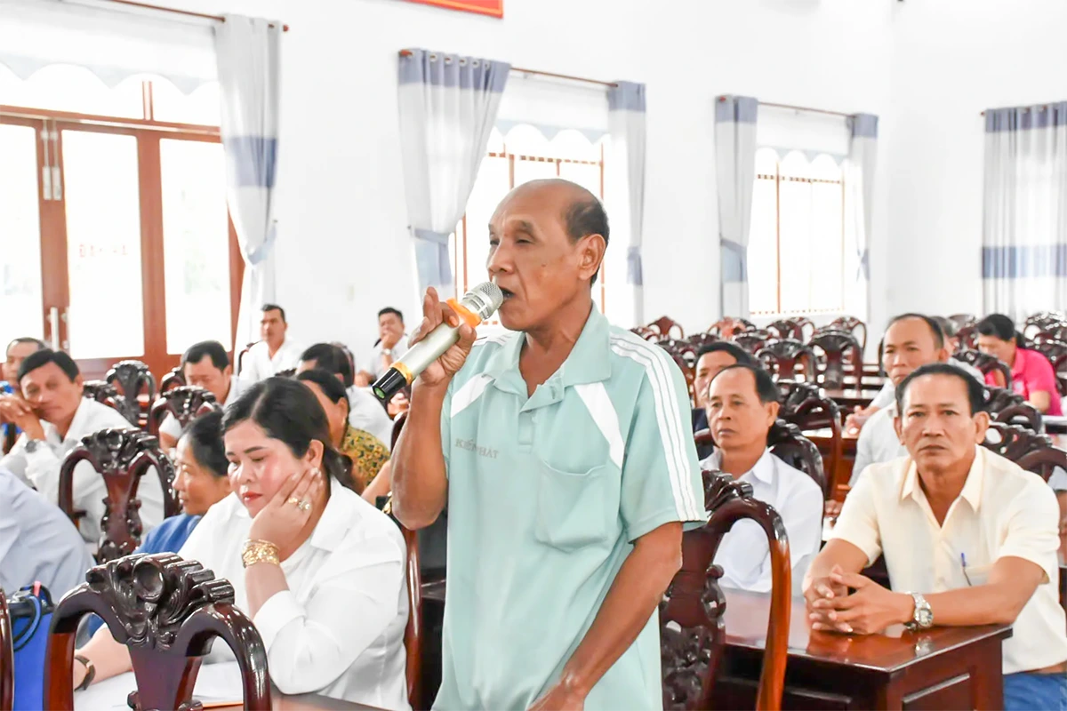 Cử tri kiến nghị sớm ban hành nghị quyết hỗ trợ người làm việc tại trung tâm hành chính cấp xã