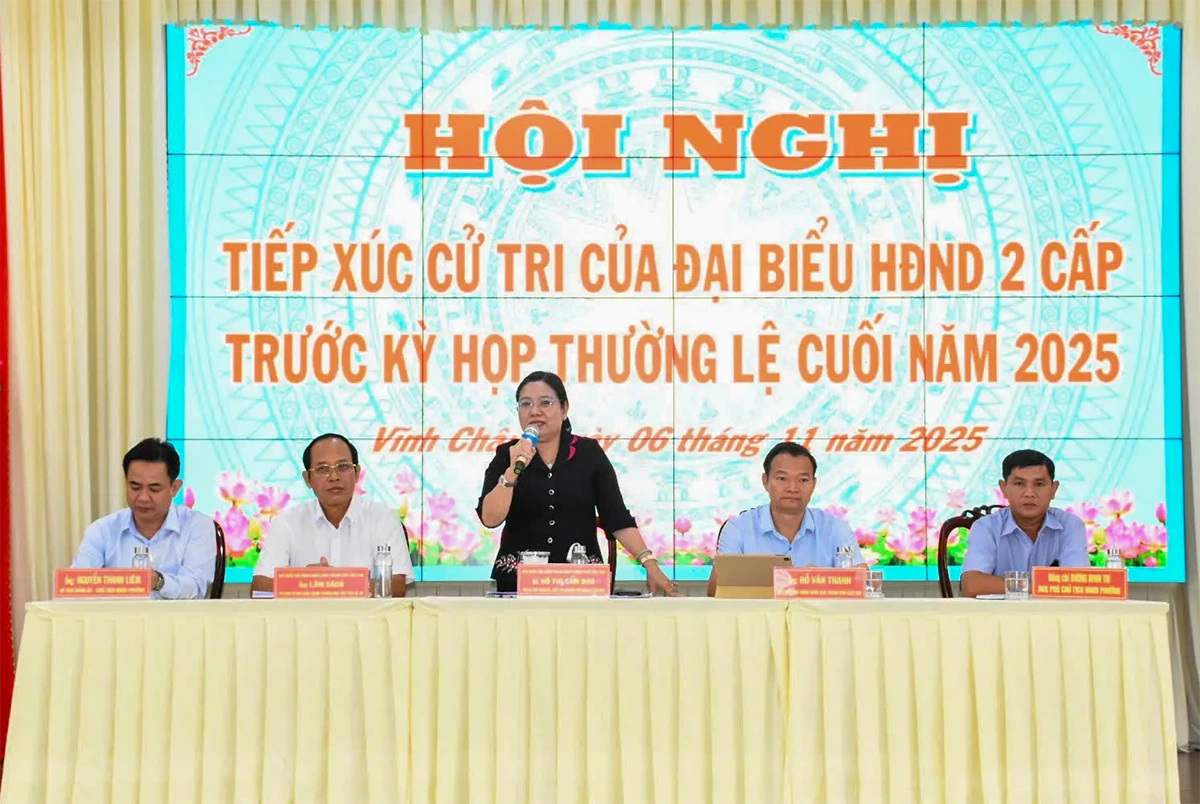 Cử tri kiến nghị sớm ban hành nghị quyết hỗ trợ người làm việc tại trung tâm hành chính cấp xã