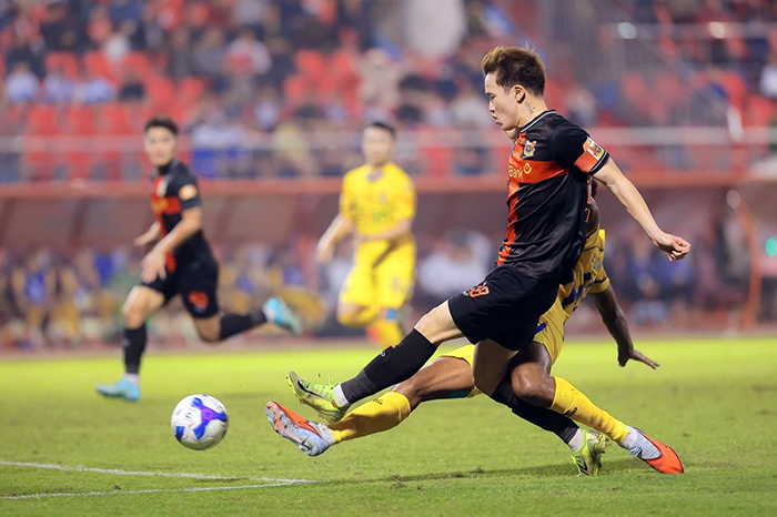 Ghi bàn những phút cuối, Ninh Bình và Công an TP Hồ Chí Minh thắng vất vả