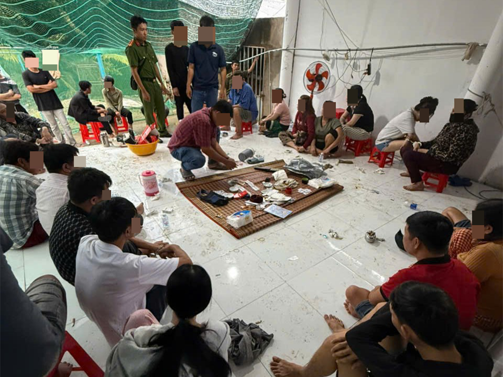 Triệt phá điểm lắc tài xỉu ăn tiền, tạm giữ hình sự nhiều đối tượng