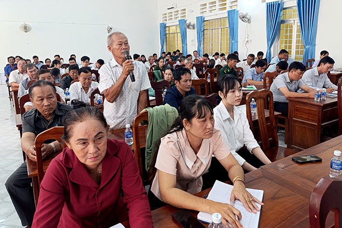 Tiếp xúc cử tri 2 cấp tại xã Cù Lao Dung