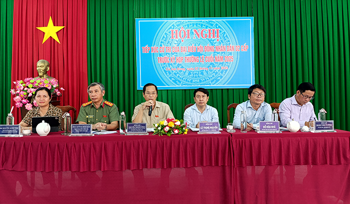 Tiếp xúc cử tri 2 cấp tại xã Cù Lao Dung