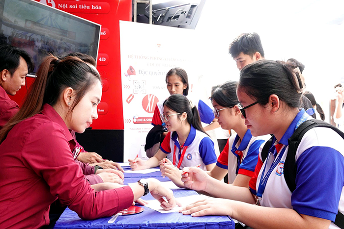 Sôi nổi Ngày hội việc làm năm 2025 tại Trường Đại học Y Dược Cần Thơ