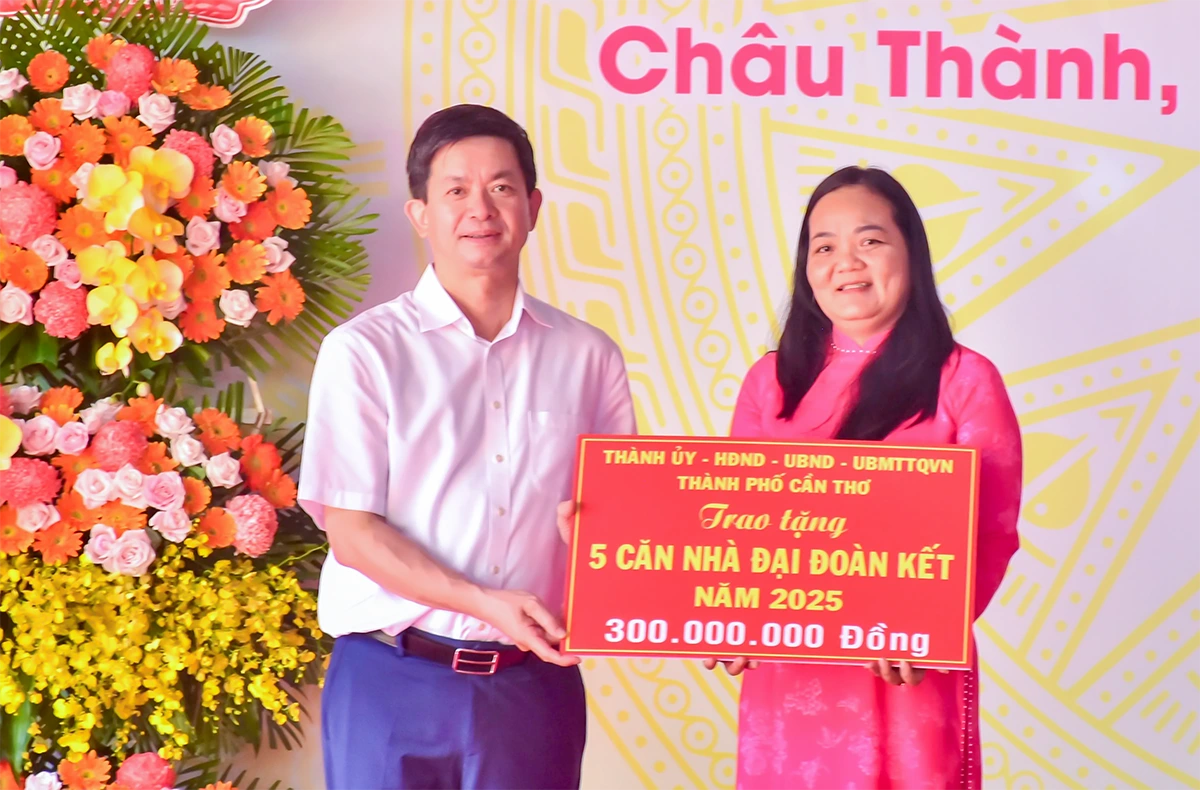 Chủ tịch Quốc hội Trần Thanh Mẫn dự Ngày hội Đại đoàn kết toàn dân tộc tại xã An Ninh
