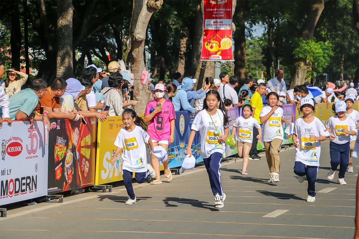 Hơn 10.000 học sinh, giáo viên, phụ huynh tham dự Giải chạy S-Race Cần Thơ 2025