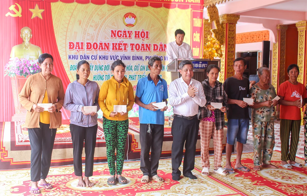 Vui Ngày hội Đại đoàn kết toàn dân tộc tại khu dân cư khu vực Vĩnh Bình