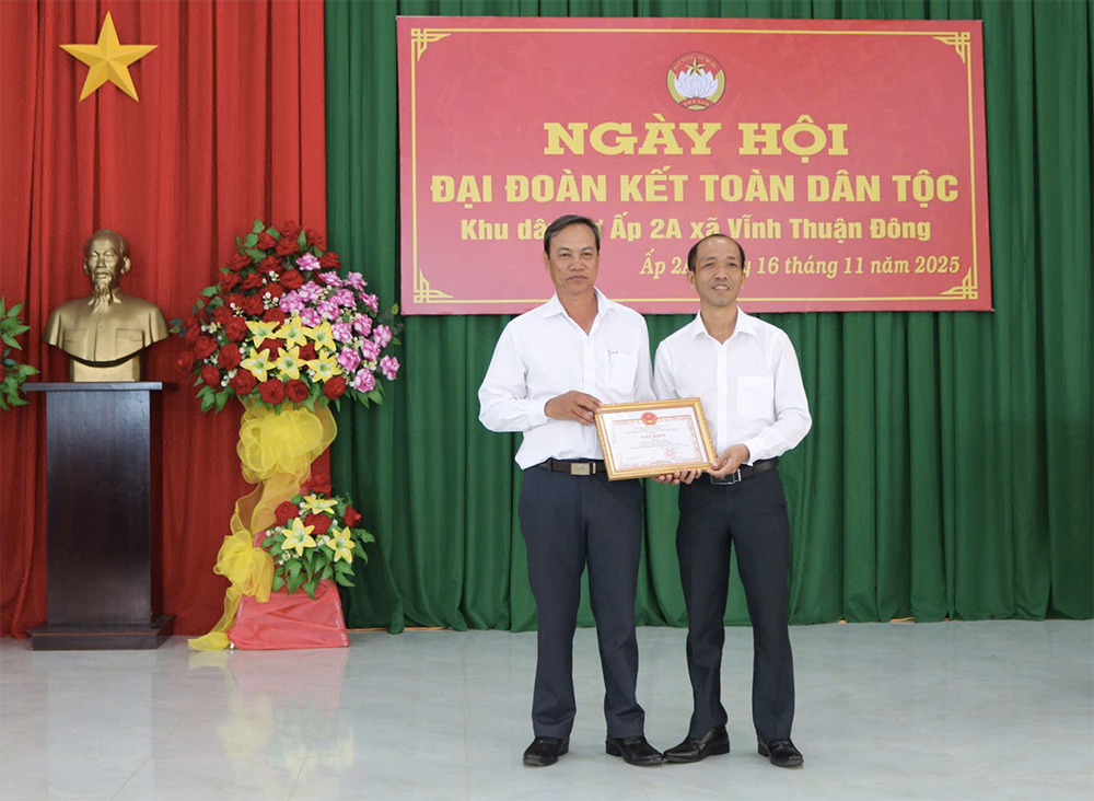 Ngày hội Đại đoàn kết ở khu dân cư Ấp 2A, xã Vĩnh Thuận Đông