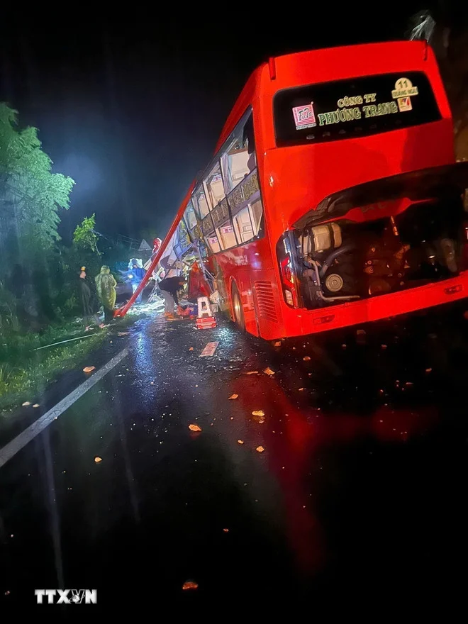 Khánh Hòa: Sạt lở đèo Khánh Lê, Khánh Sơn khiến nhiều người tử vong, bị vùi lấp