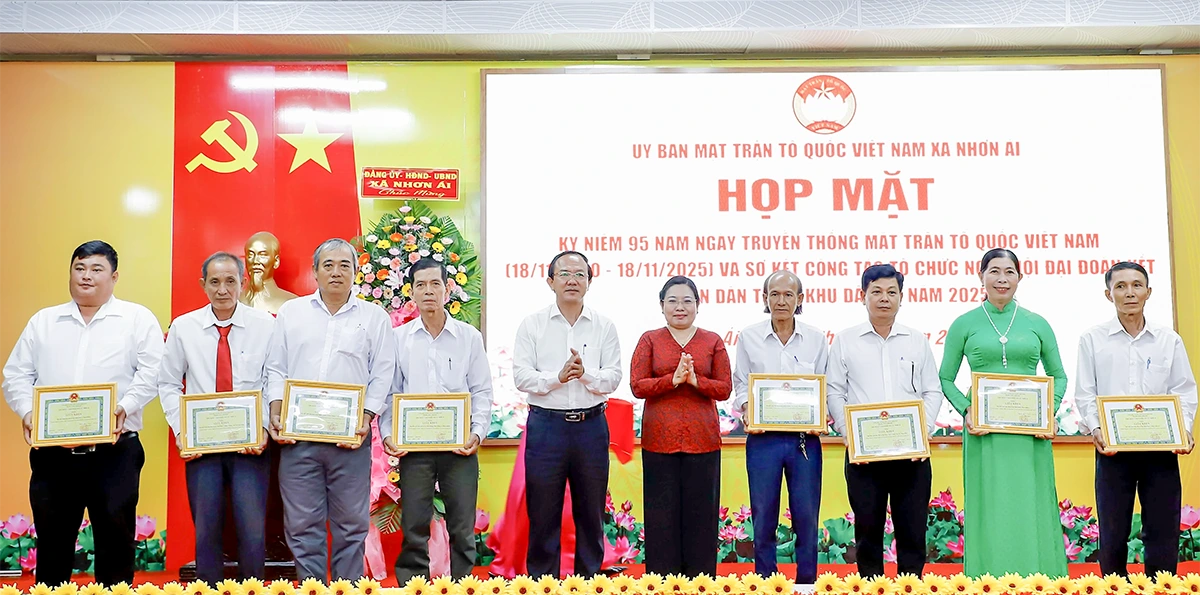 Xã Nhơn Ái tổ chức họp mặt kỷ niệm 95 năm Ngày Truyền thống MTTQVN