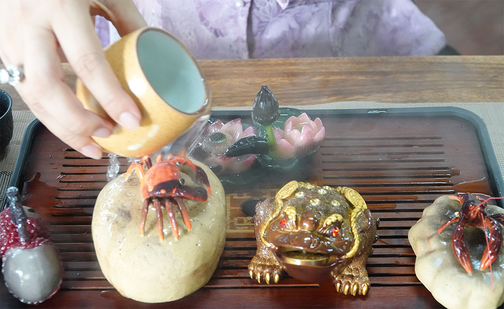 Thanh Yên bên tách trà thơm