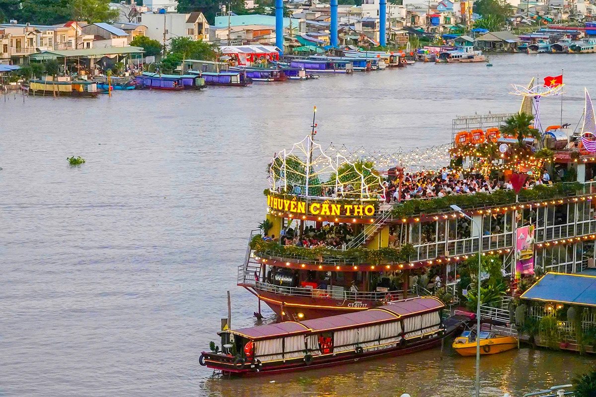 ប្រធានគណៈកម្មាធិការប្រជាជនទីក្រុង ធ្វើជាប្រធានគណៈចាត់តាំងពិធីបុណ្យវប្បធម៌ព្រែកទន្លេនៅកឹងធើ