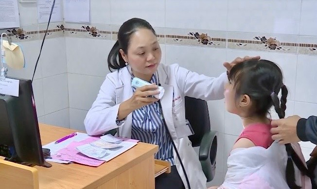 Mỗi ngày, Bệnh viện Nhi đồng TP Cần Thơ khám, điều trị hơn 100 trẻ bệnh tay chân miệng