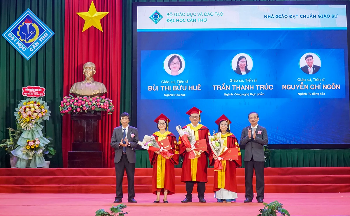 Đại học Cần Thơ tổ chức kỷ niệm Ngày Nhà giáo Việt Nam