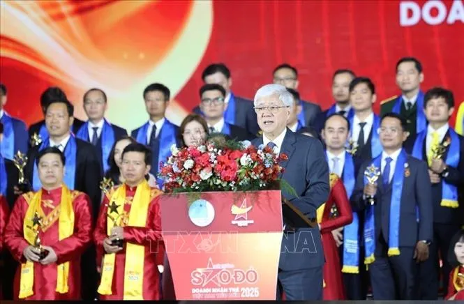 Trao Giải thưởng Sao Đỏ 2025 cho 11 doanh nhân trẻ xuất sắc