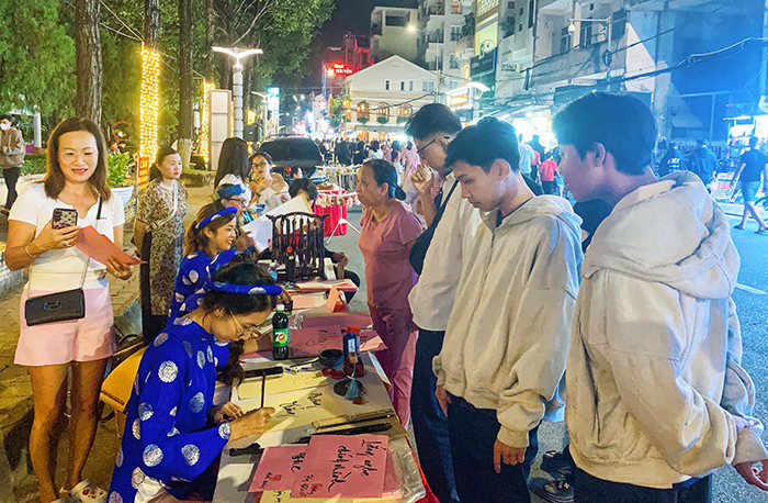 Ra mắt Phố đi bộ Ninh Kiều sau thời gian dài tạm dừng