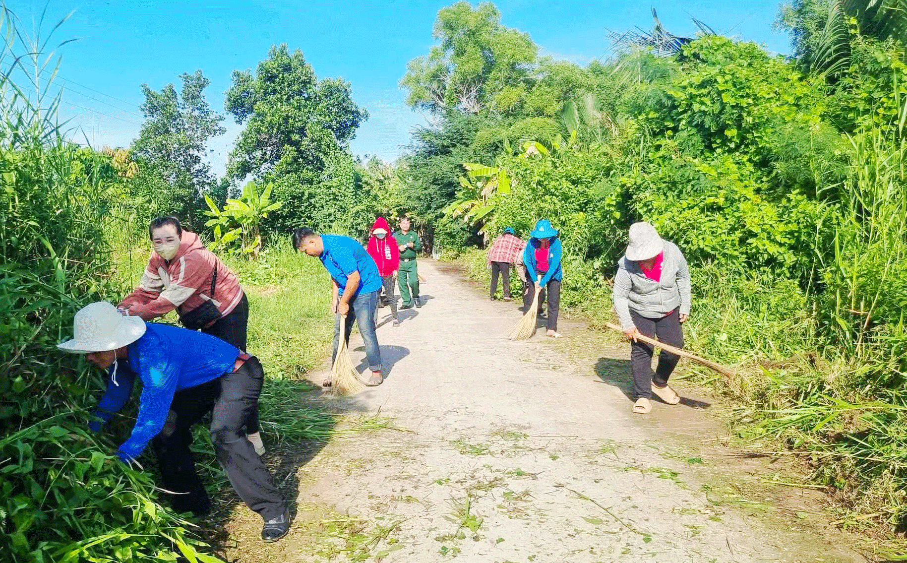 កសិករឃុំឡាយហ្វា ព្រួតដៃកសាងជនបទថ្មី
