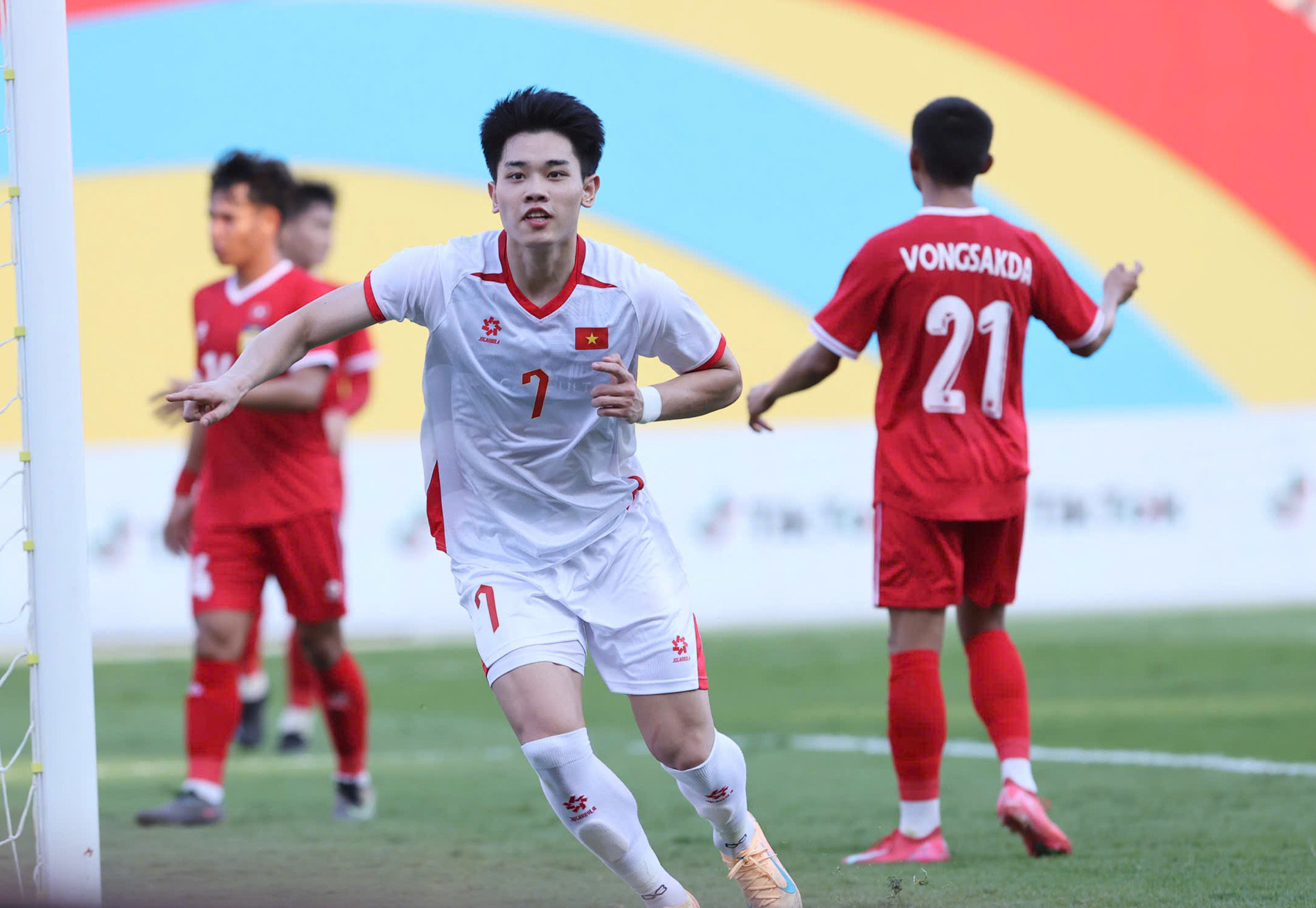 Đình Bắc lập cú đúp, U22 Việt Nam thắng U22 Lào 2-1
