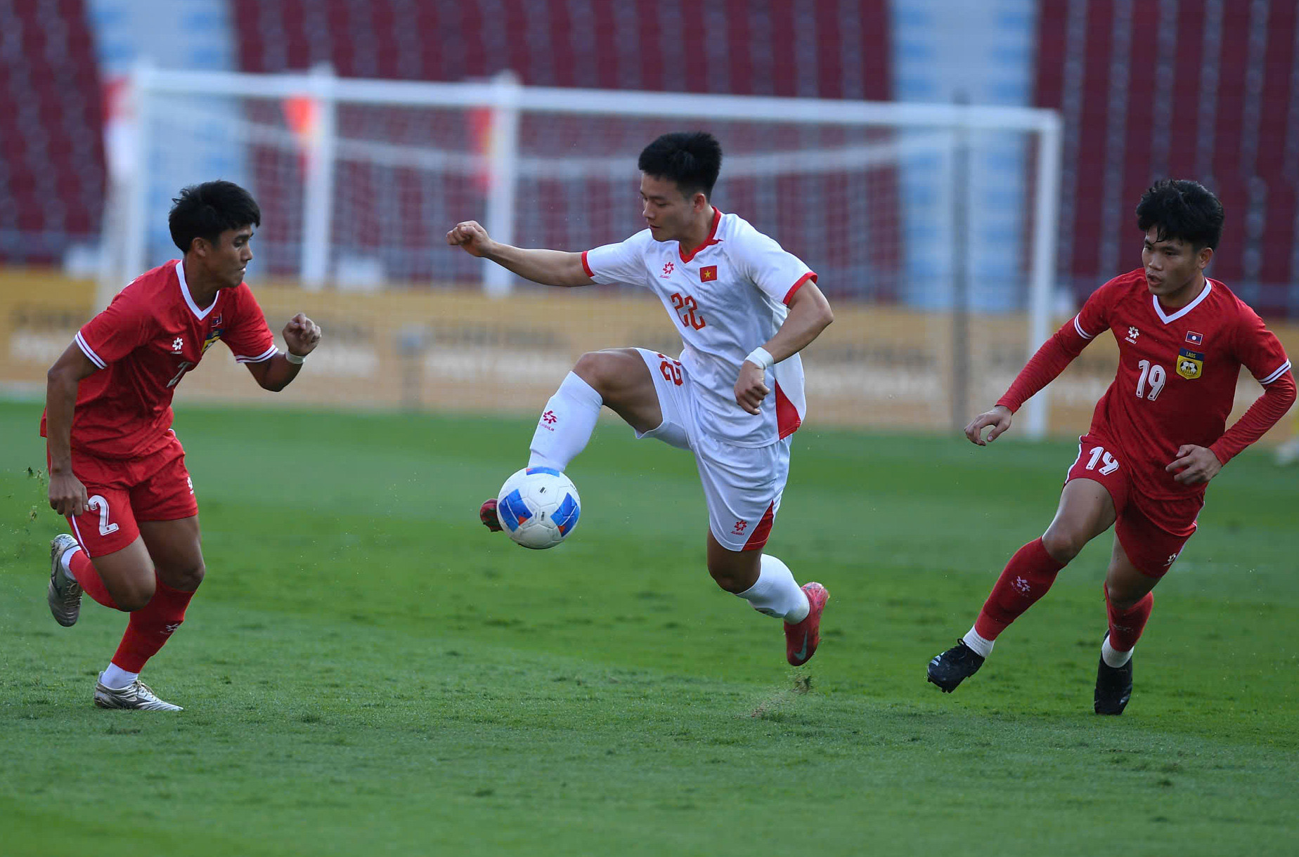 Đình Bắc lập cú đúp, U22 Việt Nam thắng U22 Lào 2-1