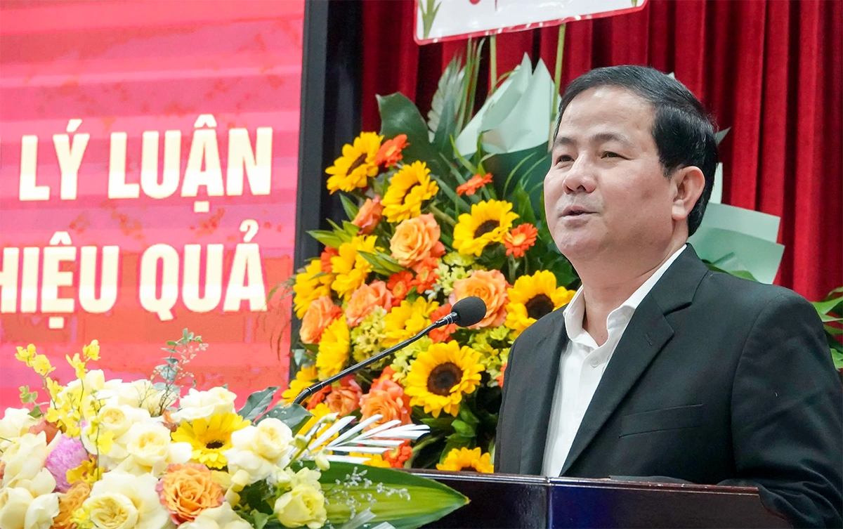 Đổi mới căn bản, toàn diện chương trình, giáo trình lý luận chính trị trong tình hình mới