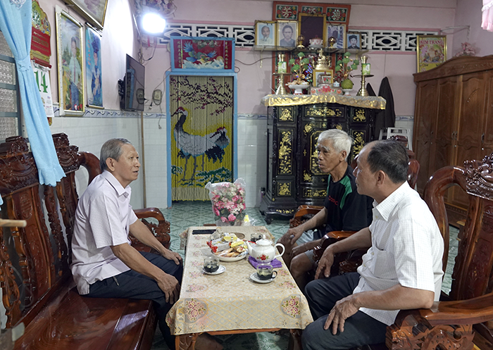 Tận tụy vì việc chung