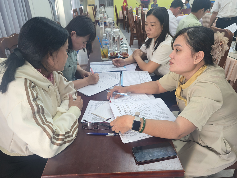 Sở Giáo dục và Đào tạo thành phố kiểm tra phổ cập giáo dục, xóa mù chữ