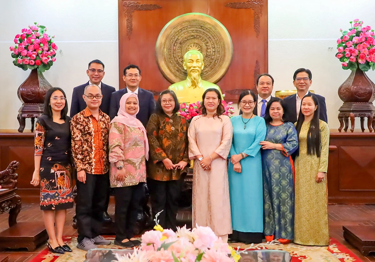 ថ្នាក់ដឹកនាំទីក្រុង ទទួលជួបអគ្គកុងស៊ុលឥណ្ឌូណេស៊ី ប្រចាំទីក្រុងហូជីមិញ