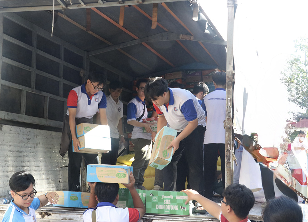 Vận động hơn 1 tỉ đồng hỗ trợ đồng bào vùng lũ tỉnh Đắk Lắk